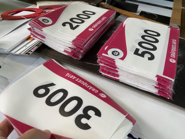 Dorsals de cursa numerats impresos per Gràfiques Artà