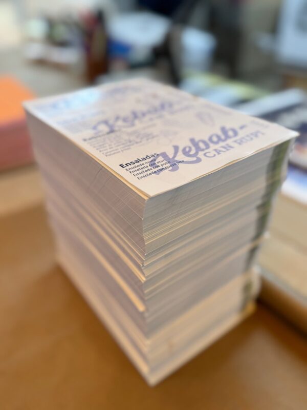 Pila de flyers acabats de tallar